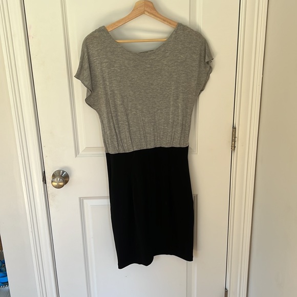 Elizabeth and James Minidress - Picture 2 of 5